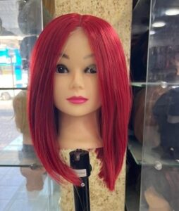 باروكة جذور أمامية (Front Lace) قصيرة ناعم ستريت لون أحمر فاتح – مظهر عصري جريء