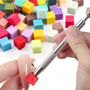 مجموعة إسفنجات تزيين الأظافر المكعبة عالية الكثافة (100 قطعة) مع فرش متدرجة الألوان، وفرشاة طلاء جل، وقلم إسفنجي لتزيين الأظافر، وأدوات مانيكير.