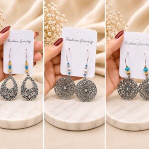 collection of vintage-inspired dangle earrings مجموعة من الأقراط المتدلية المستوحاة من الطراز القديم