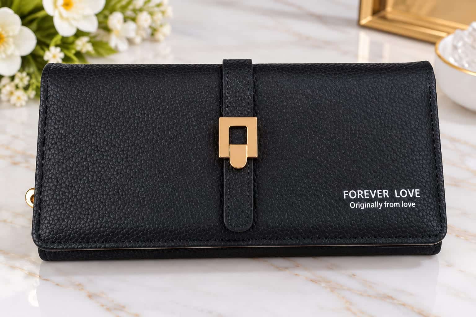 Women's wallet in classic black