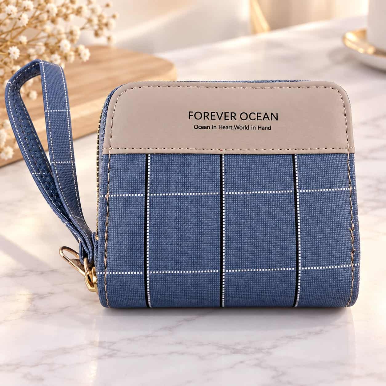 A stylish and practical wallet from FOREVER OCEAN